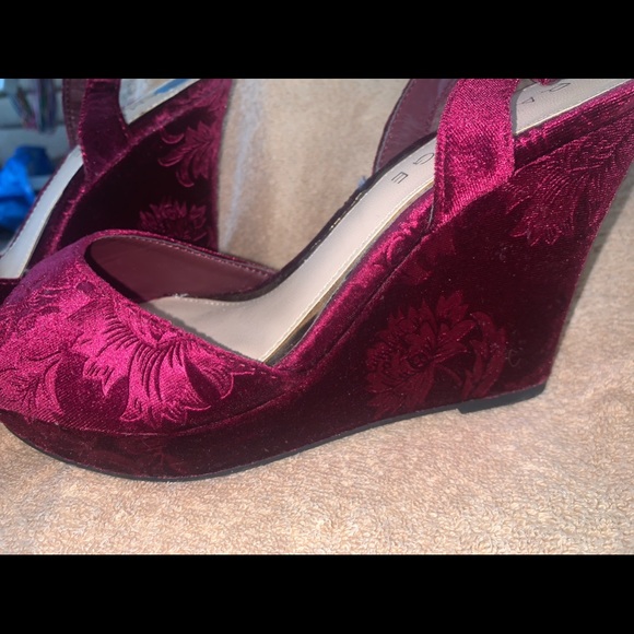 Velvet wedges by Rampage - Picture 2 of 6